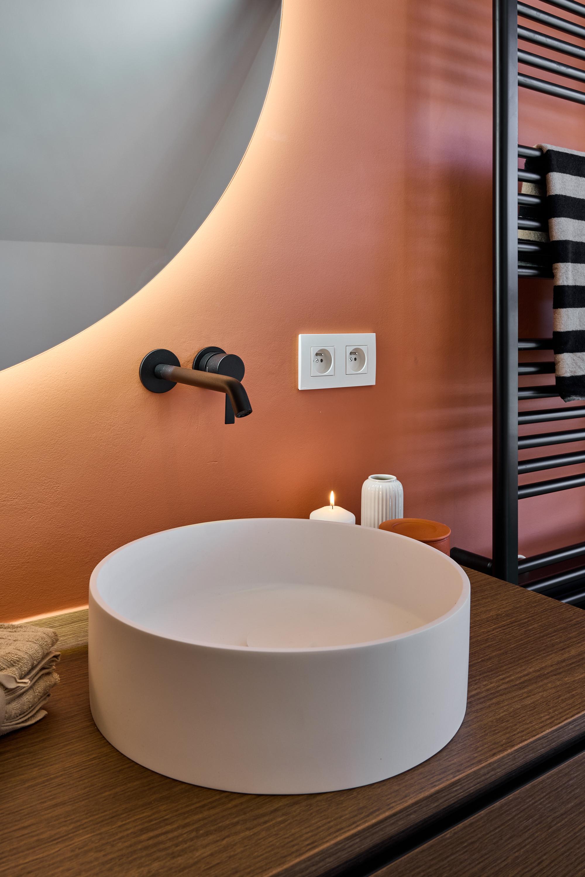 fr temoignages-clients salle-de-bains-elegante-aux-accents-colores-et-noyer-pour-fenna-et-quinten