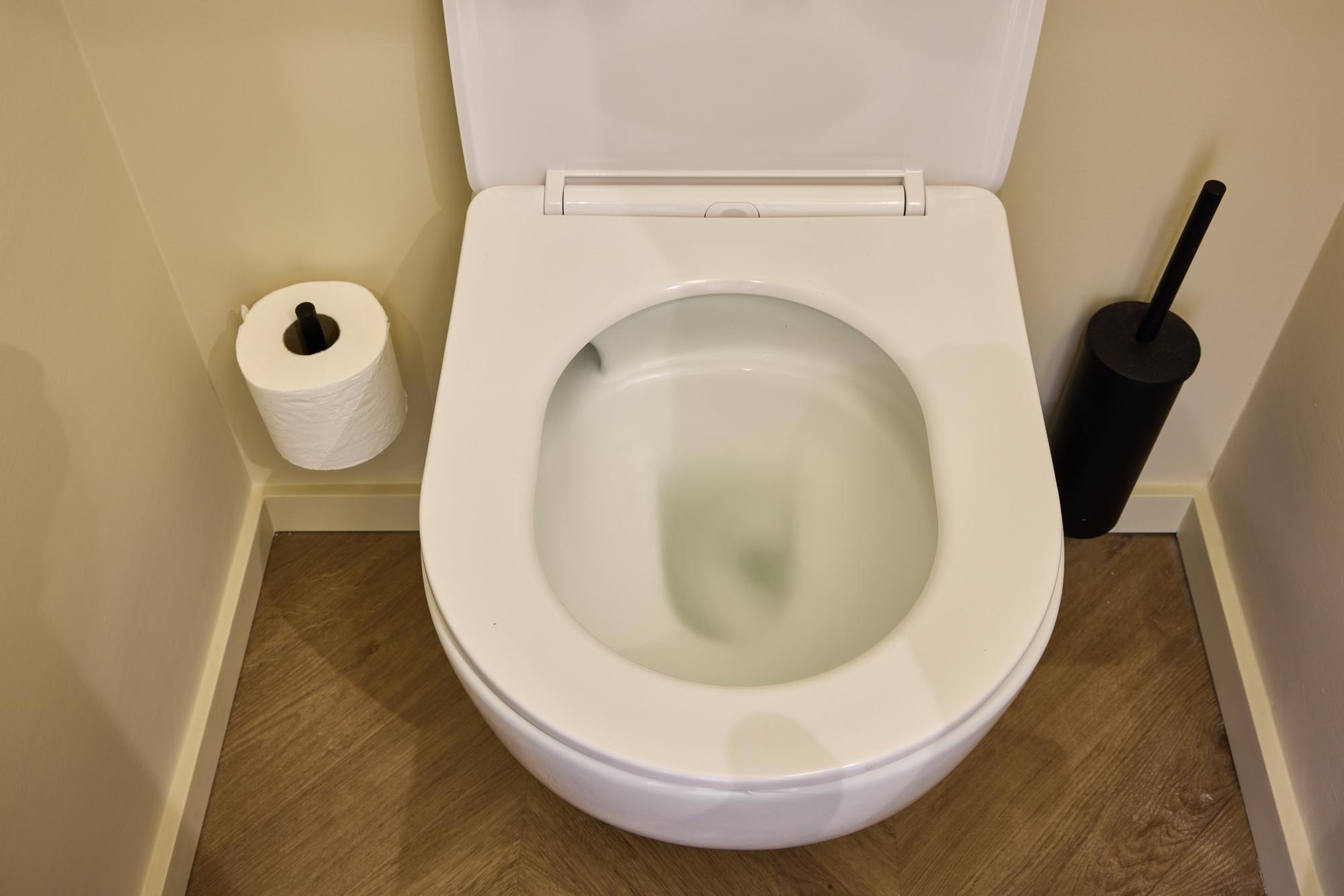 fr temoignages-clients salle-de-bains-elegante-aux-accents-colores-et-noyer-pour-fenna-et-quinten