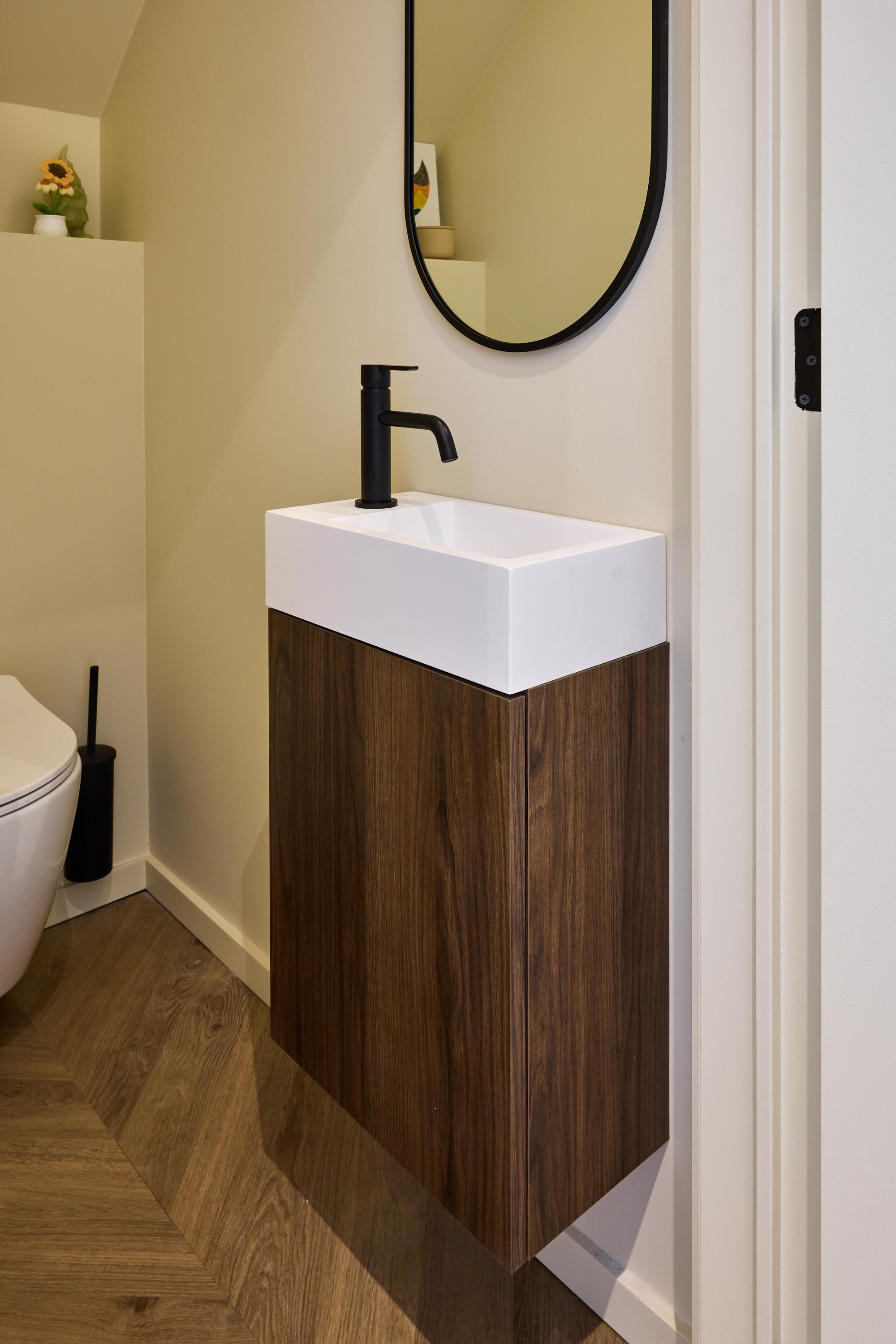 fr temoignages-clients salle-de-bains-elegante-aux-accents-colores-et-noyer-pour-fenna-et-quinten