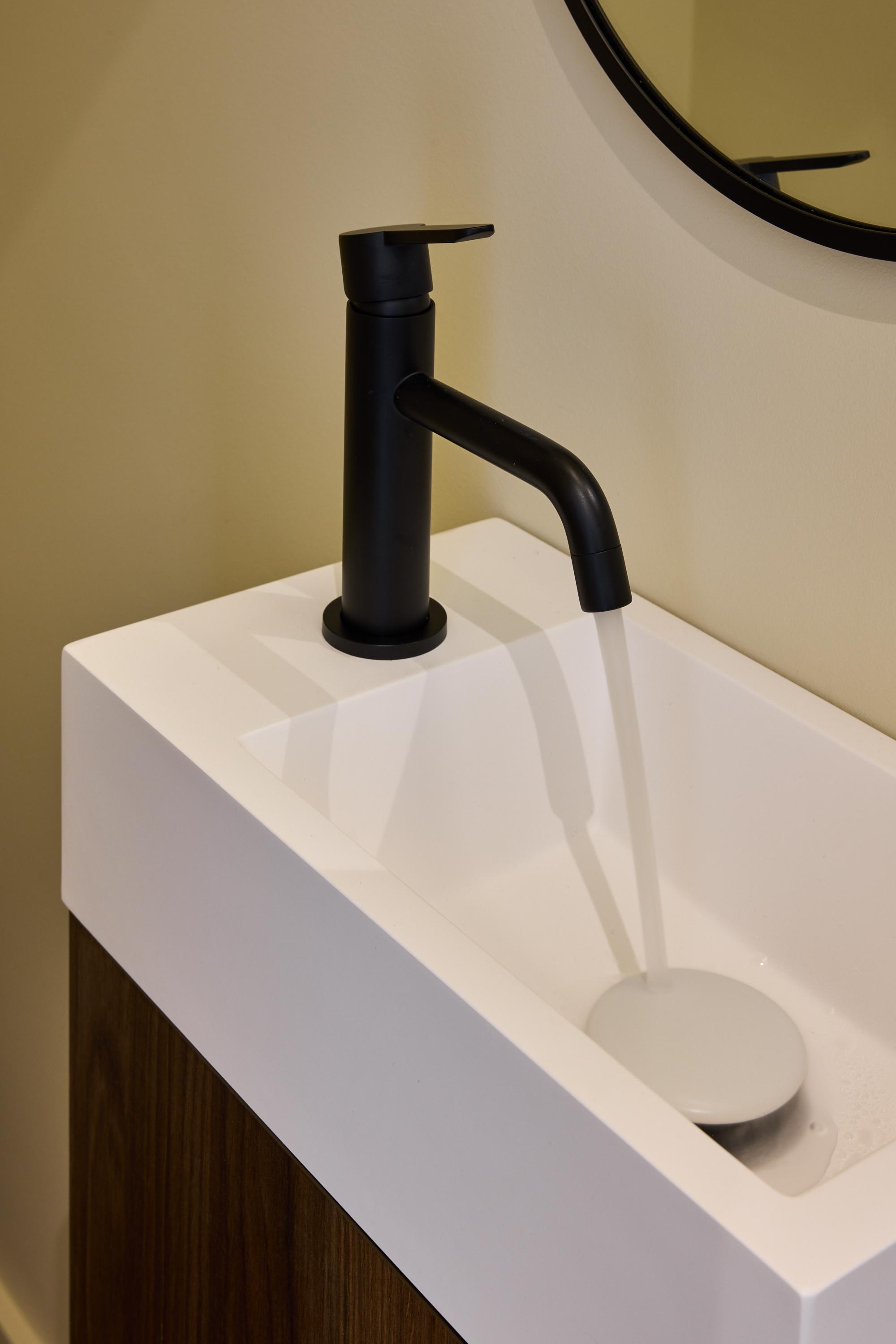 fr temoignages-clients salle-de-bains-elegante-aux-accents-colores-et-noyer-pour-fenna-et-quinten